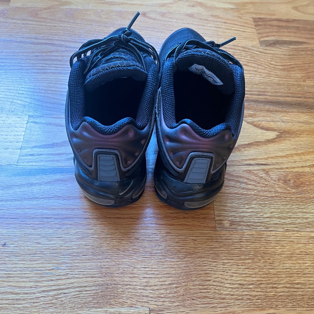 Nike - Picture 4 of 6